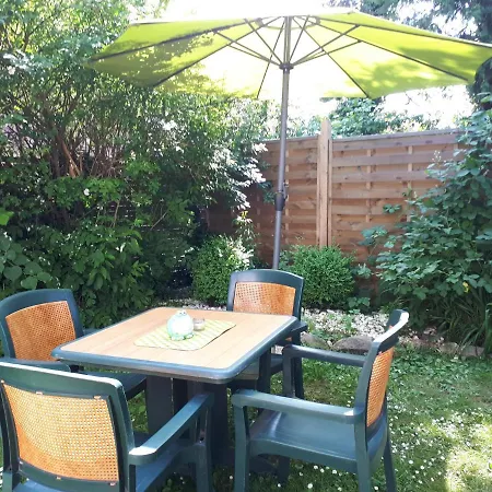 Ein Bett Im Norden Apartment *